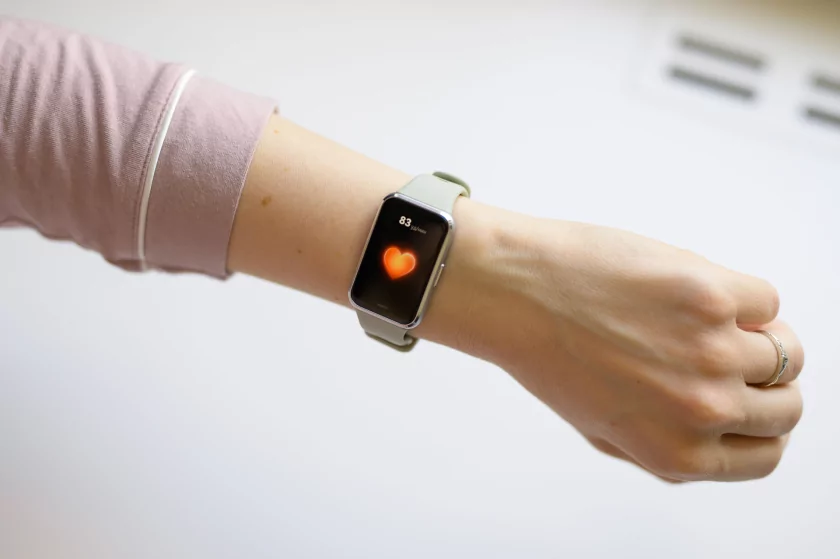 Прокачали по делу: обзор HUAWEI Band 11 с увеличенным экраном и новым аккумулятором