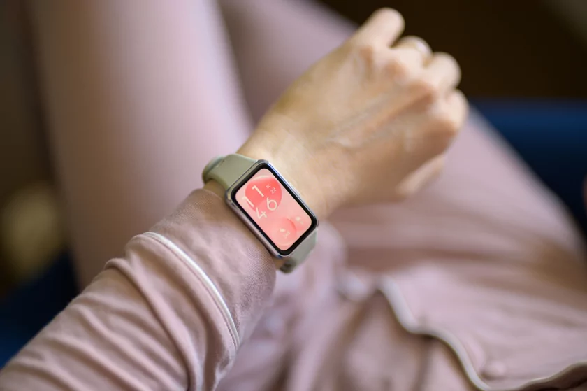 Прокачали по делу: обзор HUAWEI Band 11 с увеличенным экраном и новым аккумулятором