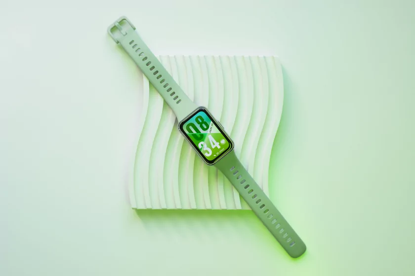 Прокачали по делу: обзор HUAWEI Band 11 с увеличенным экраном и новым аккумулятором