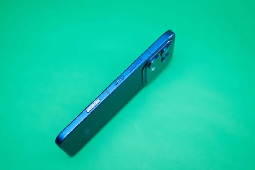 Показывает мемы на крышке, измеряет пульс и работает пауэрбанком: обзор Infinix NOTE 60 Pro — Дизайн корпуса. 19