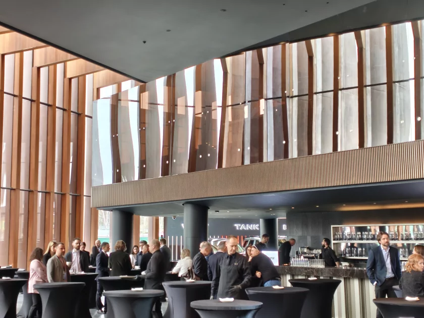 Показывает мемы на крышке, измеряет пульс и работает пауэрбанком: обзор Infinix NOTE 60 Pro — Качество снимков. 26