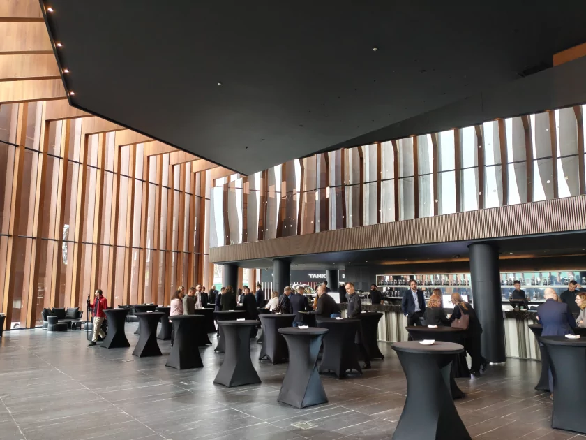 Показывает мемы на крышке, измеряет пульс и работает пауэрбанком: обзор Infinix NOTE 60 Pro — Качество снимков. 13