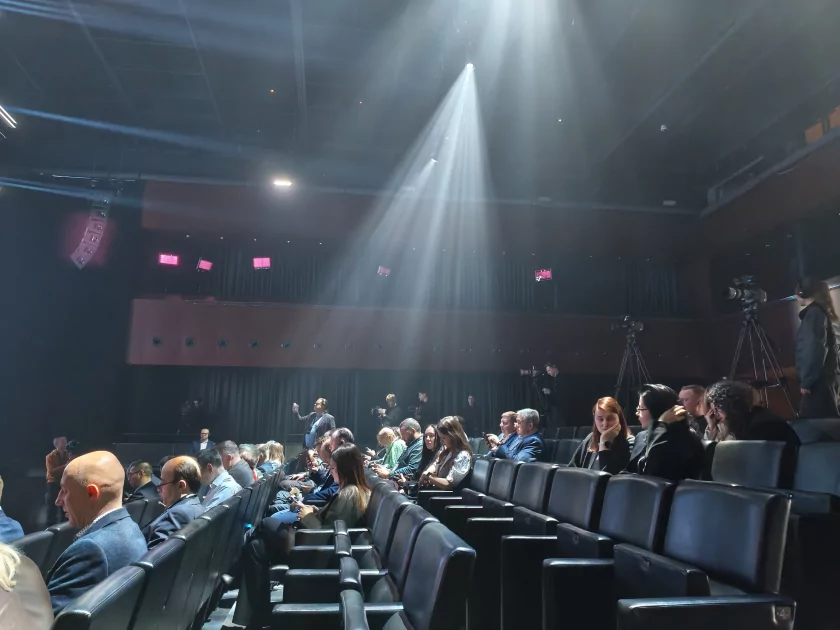 Показывает мемы на крышке, измеряет пульс и работает пауэрбанком: обзор Infinix NOTE 60 Pro — Качество снимков. 14