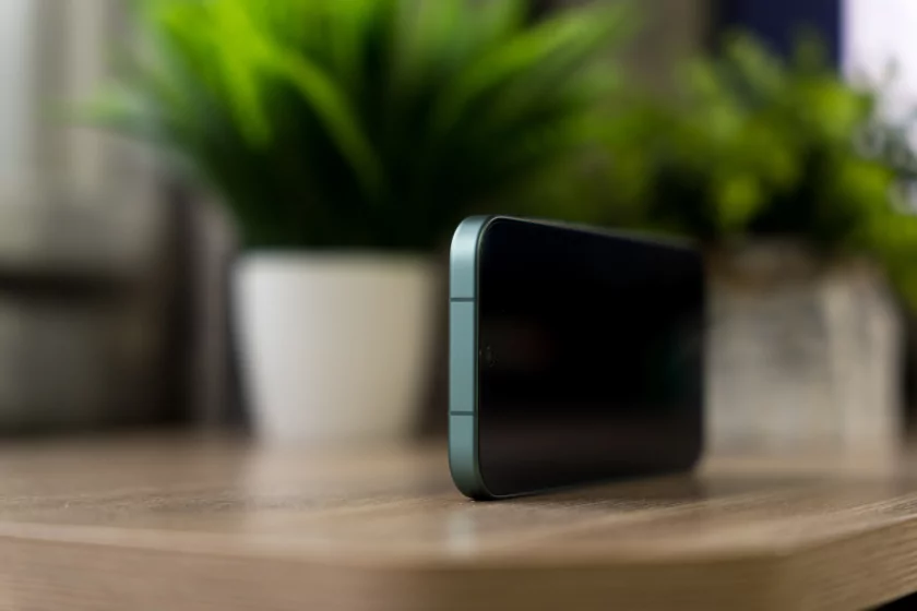 Вымирающий вид. Обзор Xiaomi 17 — компактного смартфона с флагманской начинкой — Дизайн. 6