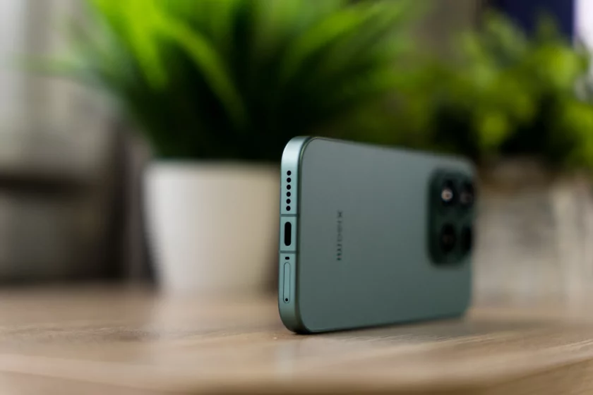 Вымирающий вид. Обзор Xiaomi 17 — компактного смартфона с флагманской начинкой — Дизайн. 7