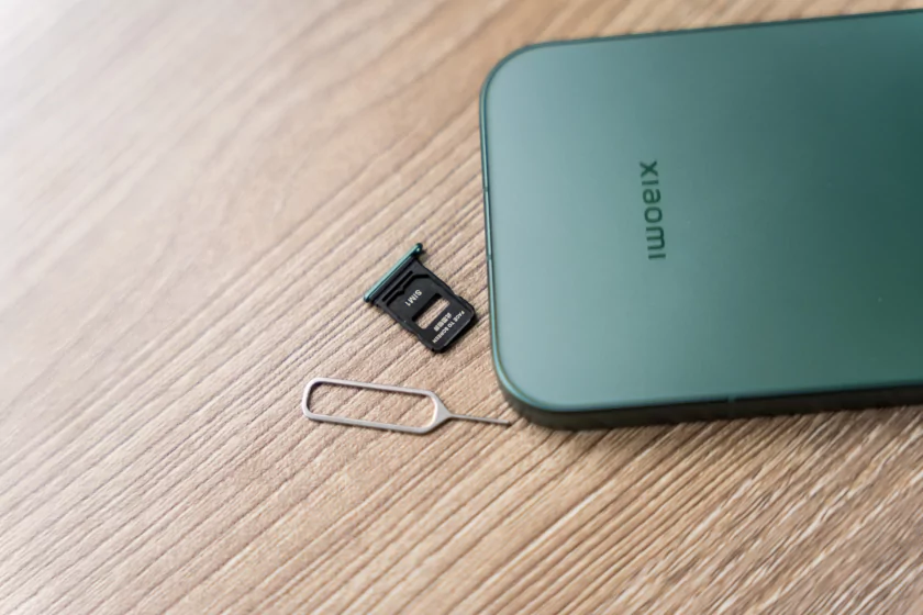 Вымирающий вид. Обзор Xiaomi 17 — компактного смартфона с флагманской начинкой — Дизайн. 8