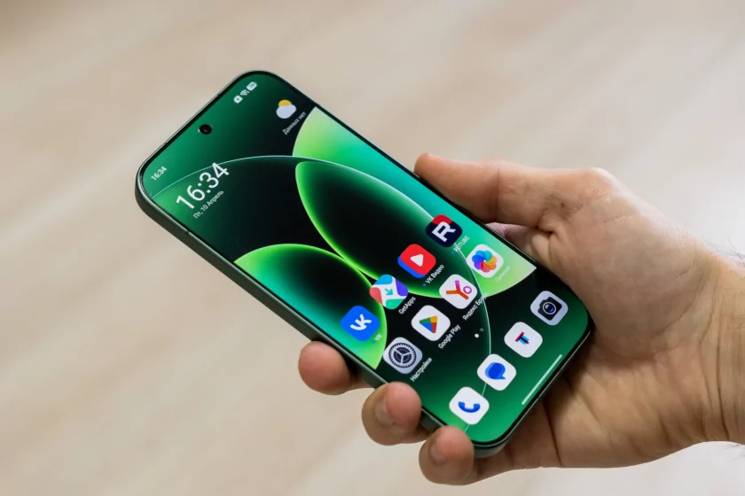 Вымирающий вид. Обзор Xiaomi 17 — компактного смартфона с флагманской начинкой — Дисплей. 1