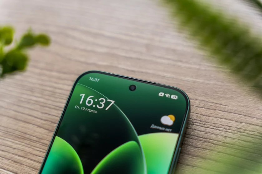 Вымирающий вид. Обзор Xiaomi 17 — компактного смартфона с флагманской начинкой — Дисплей. 2