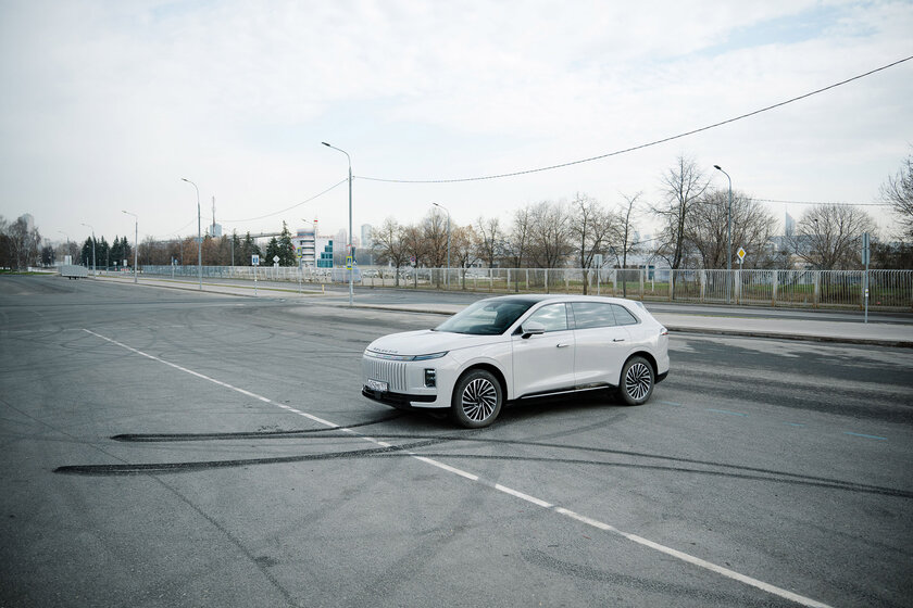 469 «лошадей», пневма и реальный расход: большой обзор серийного Exlantix ET — В путь. 1