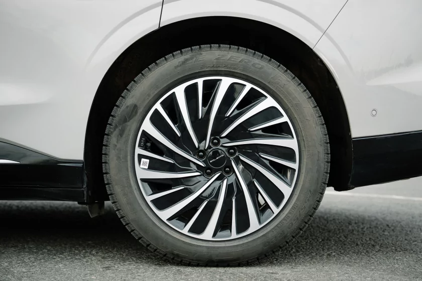 469 «лошадей», пневма и реальный расход: большой обзор серийного Exlantix ET — В путь. 2