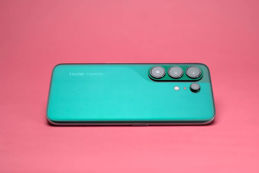 Пора вводить категорию «убийцы субфлагманов»? Обзор TECNO CAMON 50 Ultra 5G — Дизайн. 6