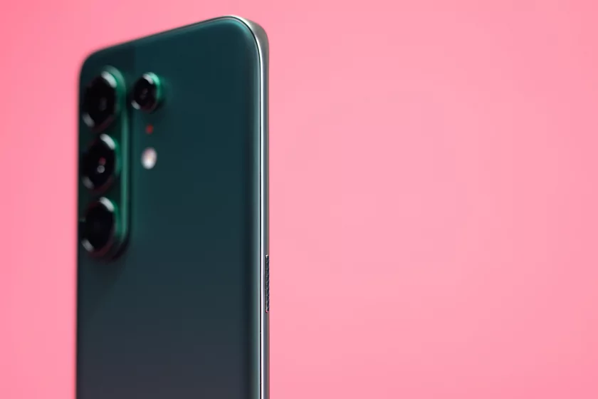 Пора вводить категорию «убийцы субфлагманов»? Обзор TECNO CAMON 50 Ultra 5G — Дизайн. 10