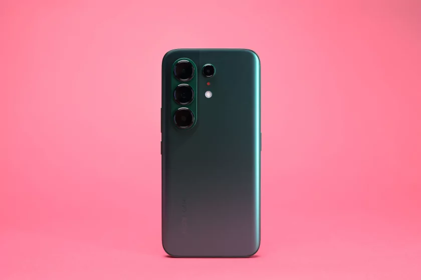 Пора вводить категорию «убийцы субфлагманов»? Обзор TECNO CAMON 50 Ultra 5G — Дизайн. 11