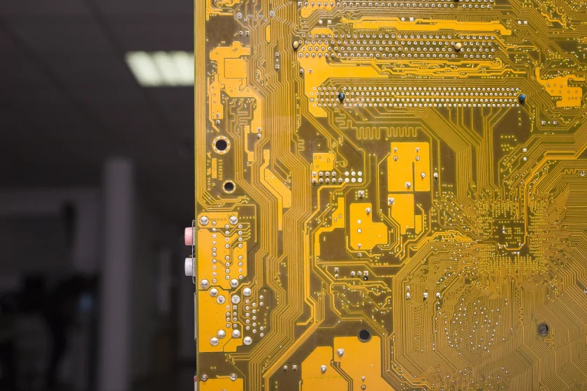 В России созданы печатные платы, которые можно складывать как книгу