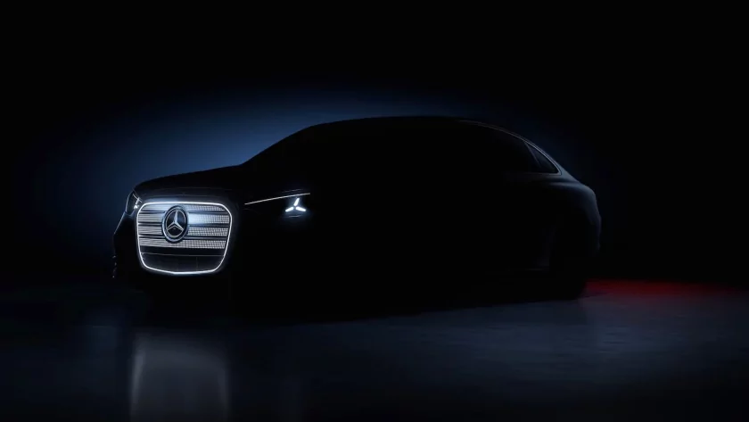 Mercedes-Benz показал салон электрического C-класса с дисплеем на всё торпедо — 39 дюймов