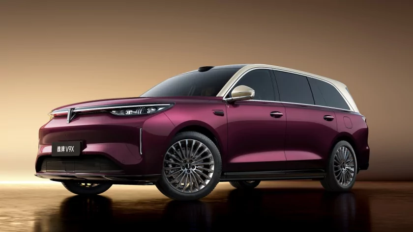 Представлен премиальный WEY V9X — гибридный кроссовер с ИИ. В России появится в 4 квартале