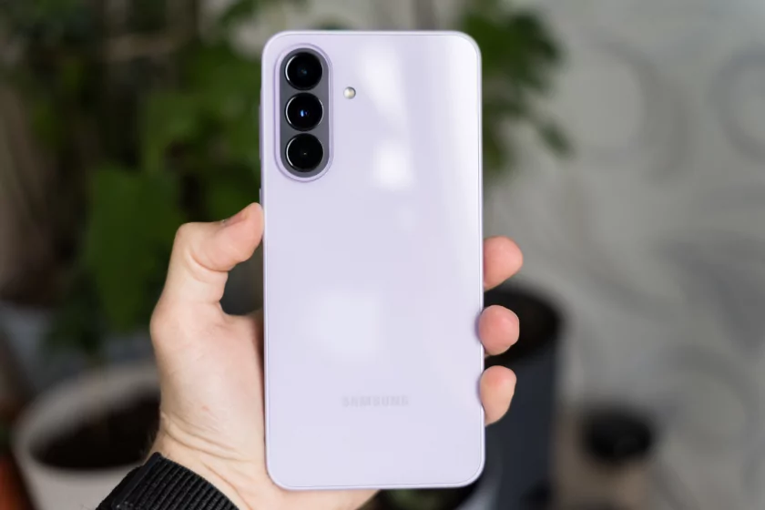 Смартфон, который вы купите на 6 лет: обзор Samsung Galaxy A37 — без экспериментов, только улучшения — Дизайн. 1