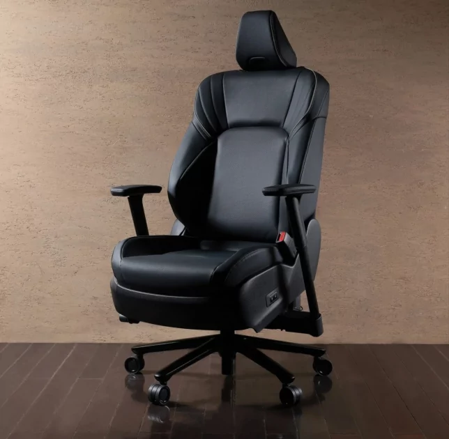 Toyota представила компьютерное кресло Crown с пряжкой ремня безопасности за 3120 долларов