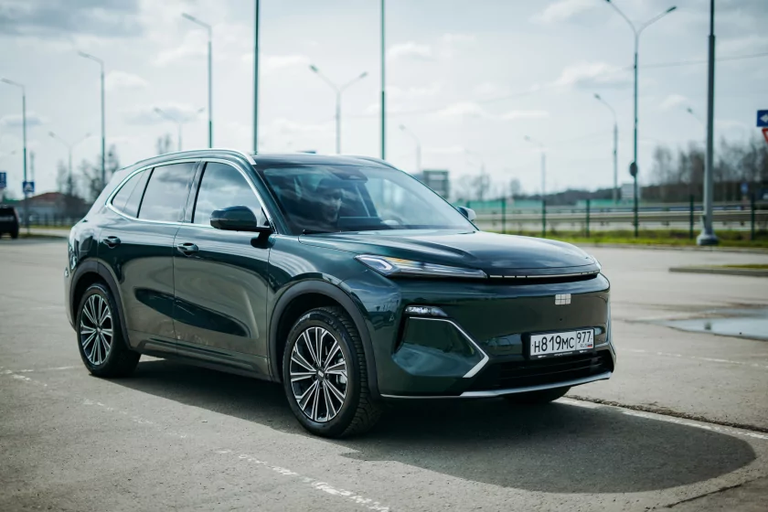 Обзор Geely EX5 EM-i: ездил как на электрокаре, но без страха разрядиться — Знакомство. 2