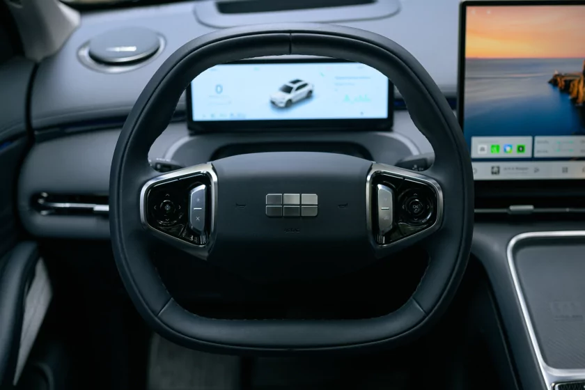 Обзор Geely EX5 EM-i: ездил как на электрокаре, но без страха разрядиться — Знакомство. 14