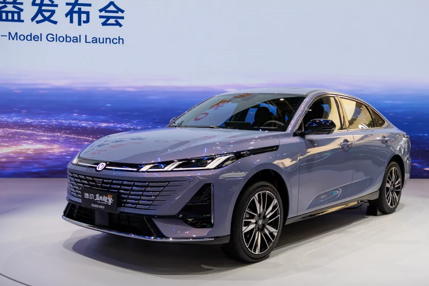 Главные премьеры автосалона в Пекине: супергибриды Changan, люксовые Avatr и новинки от BMW и Nissan