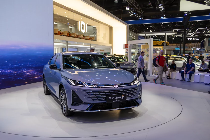 Главные премьеры автосалона в Пекине: супергибриды Changan, люксовые Avatr и новинки от BMW и Nissan