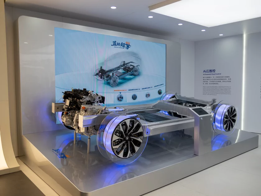 Главные премьеры автосалона в Пекине: супергибриды Changan, люксовые Avatr и новинки от BMW и Nissan