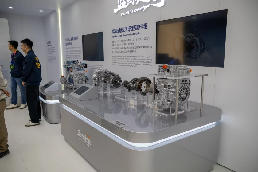 Главные премьеры автосалона в Пекине: супергибриды Changan, люксовые Avatr и новинки от BMW и Nissan