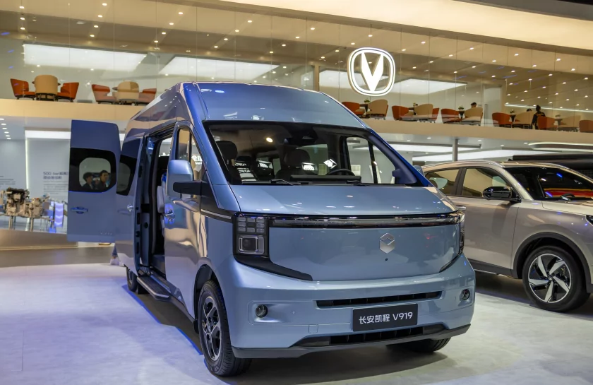 Главные премьеры автосалона в Пекине: супергибриды Changan, люксовые Avatr и новинки от BMW и Nissan