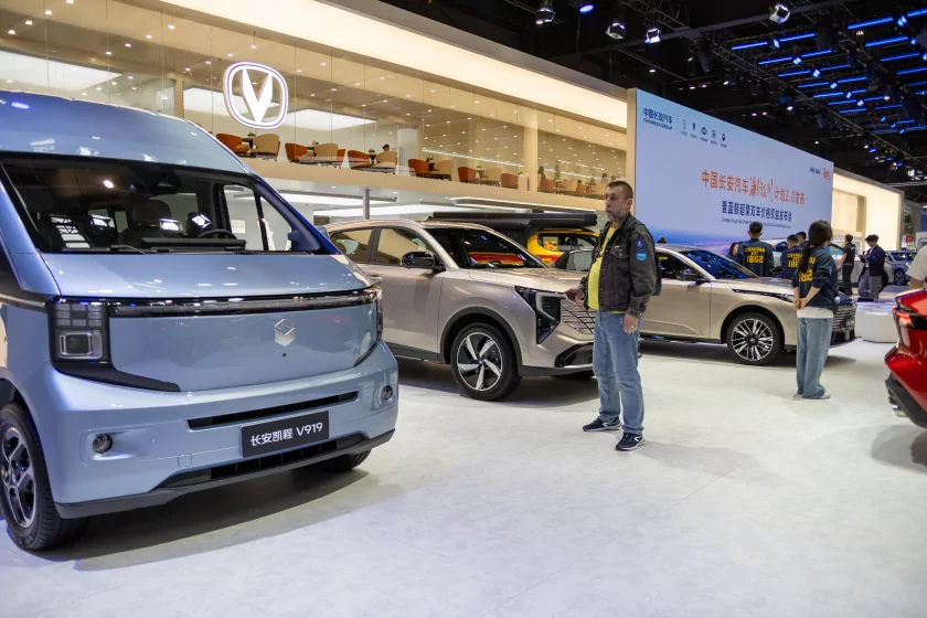 Главные премьеры автосалона в Пекине: супергибриды Changan, люксовые Avatr и новинки от BMW и Nissan