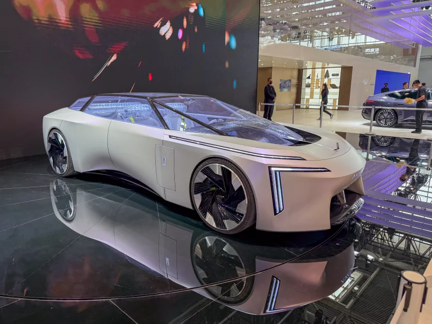 Главные премьеры автосалона в Пекине: супергибриды Changan, люксовые Avatr и новинки от BMW и Nissan