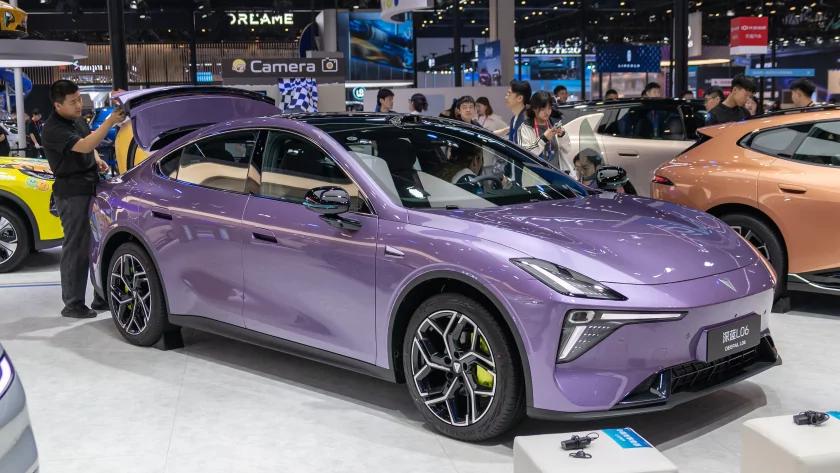 Главные премьеры автосалона в Пекине: супергибриды Changan, люксовые Avatr и новинки от BMW и Nissan