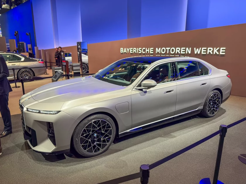 Главные премьеры автосалона в Пекине: супергибриды Changan, люксовые Avatr и новинки от BMW и Nissan