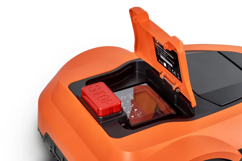 Robokos предлагает проводные и беспроводные роботы-газонокосилки — простые и эффективные решения