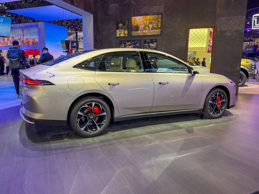 Главные премьеры автосалона в Пекине: супергибриды Changan, люксовые Avatr и новинки от BMW и Nissan