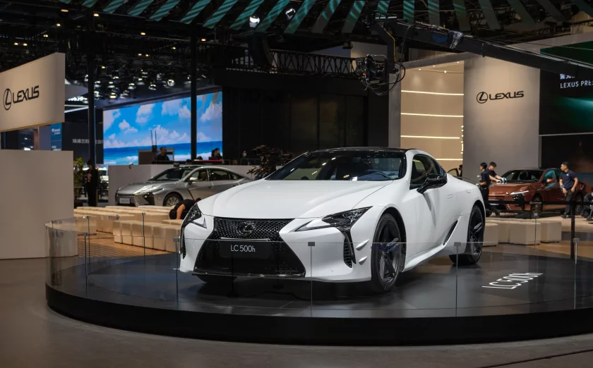 Главные премьеры автосалона в Пекине: супергибриды Changan, люксовые Avatr и новинки от BMW и Nissan