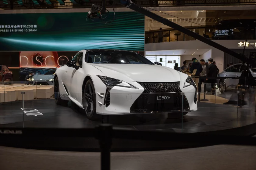 Главные премьеры автосалона в Пекине: супергибриды Changan, люксовые Avatr и новинки от BMW и Nissan