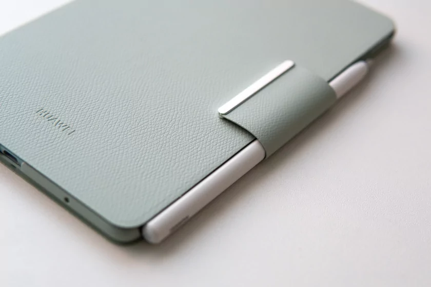 Планшет весом с телефон. Обзор HUAWEI MatePad Mini — настоящего флагмана в карманном формате — Чехол-книжка Folio Cover. 3