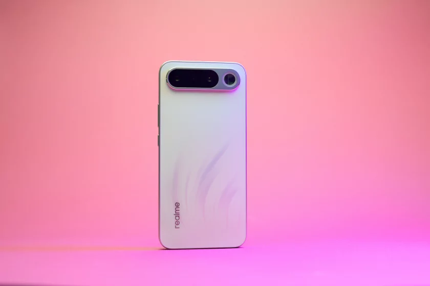 Зачем смартфону зеркало на задней крышке? Обзор realme 16 5G