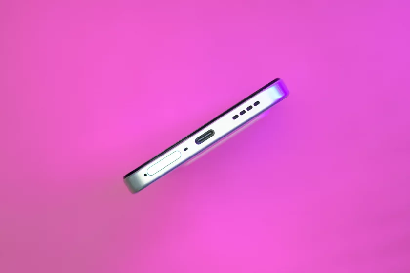Зачем смартфону зеркало на задней крышке? Обзор realme 16 5G — Автономность и зарядка. 3