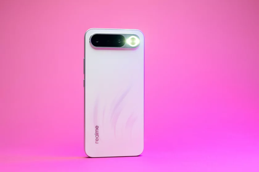 Зачем смартфону зеркало на задней крышке? Обзор realme 16 5G — Дизайн. 3
