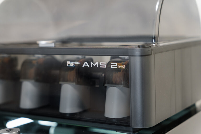 Я попробовал 3D-печать для ленивых. Обзор Bambu Lab P2S Combo, где многое делается автоматически