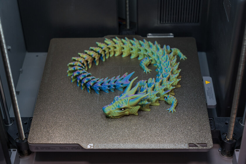 Я попробовал 3D-печать для ленивых. Обзор Bambu Lab P2S Combo, где многое делается автоматически