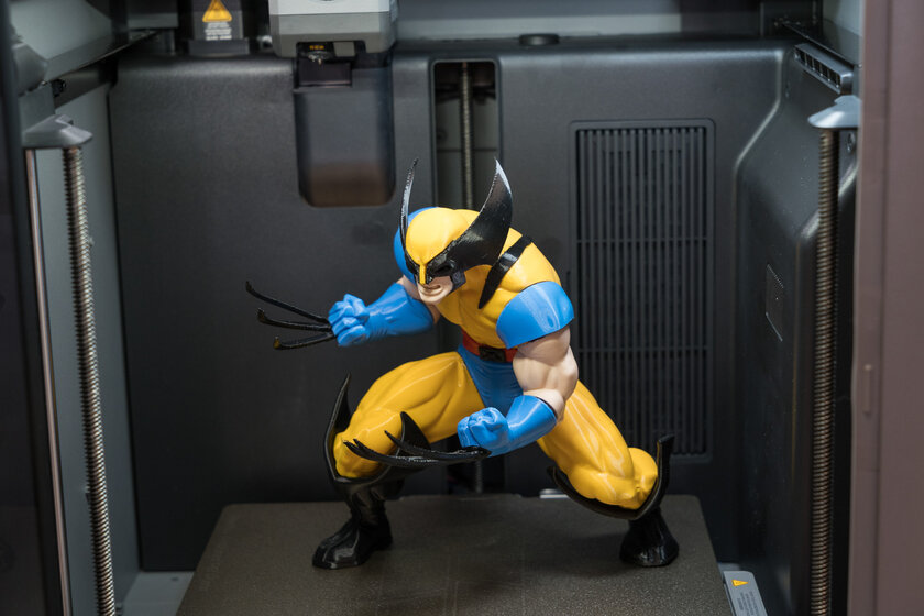 Я попробовал 3D-печать для ленивых. Обзор Bambu Lab P2S Combo, где многое делается автоматически