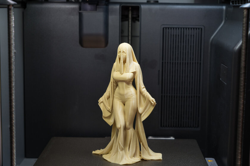 Я попробовал 3D-печать для ленивых. Обзор Bambu Lab P2S Combo, где многое делается автоматически