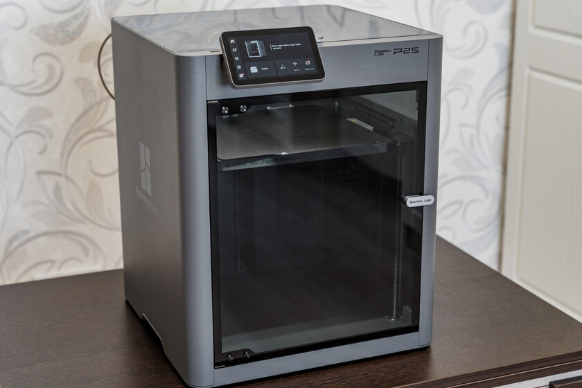 Я попробовал 3D-печать для ленивых. Обзор Bambu Lab P2S Combo, где многое делается автоматически