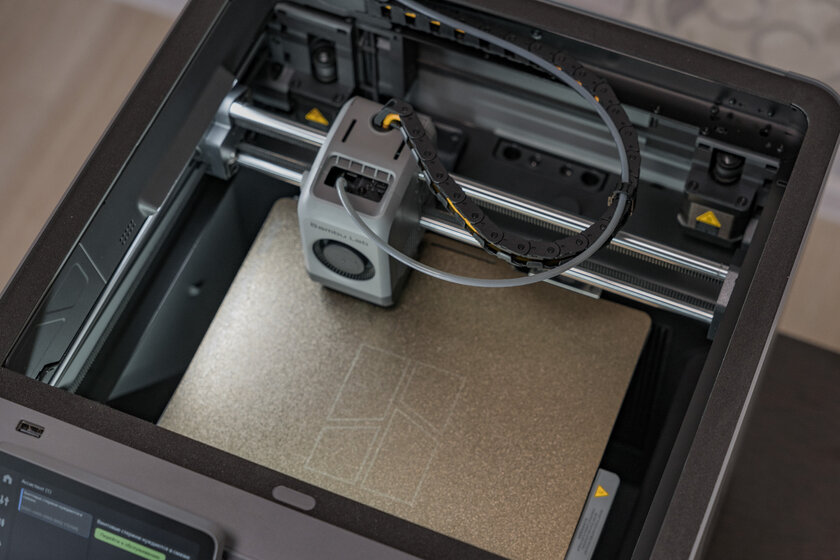Я попробовал 3D-печать для ленивых. Обзор Bambu Lab P2S Combo, где многое делается автоматически