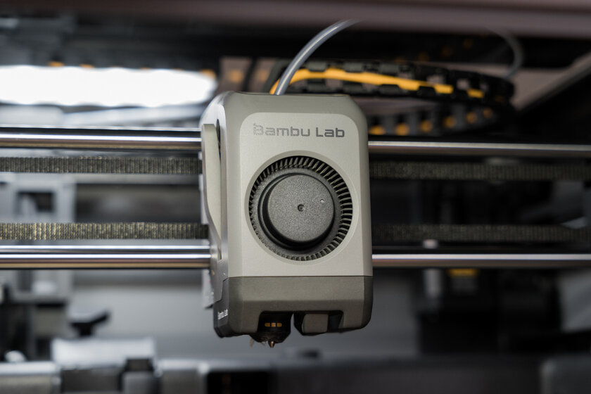 Я попробовал 3D-печать для ленивых. Обзор Bambu Lab P2S Combo, где многое делается автоматически