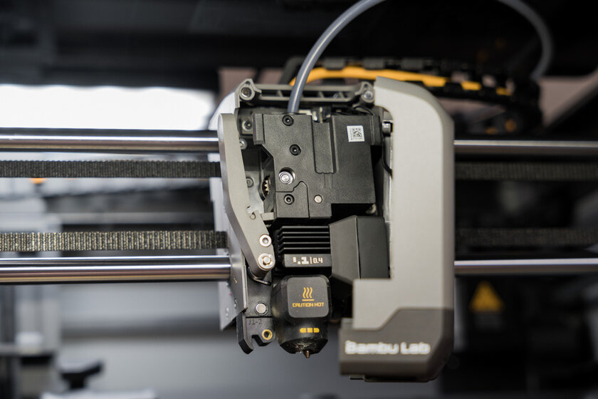 Я попробовал 3D-печать для ленивых. Обзор Bambu Lab P2S Combo, где многое делается автоматически