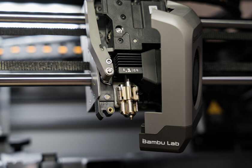 Я попробовал 3D-печать для ленивых. Обзор Bambu Lab P2S Combo, где многое делается автоматически